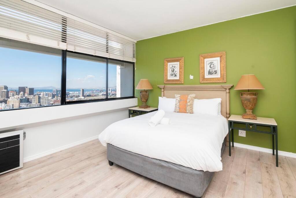 2 Bed - Breathtaking Views - 20th Floor Apartment Cape Town