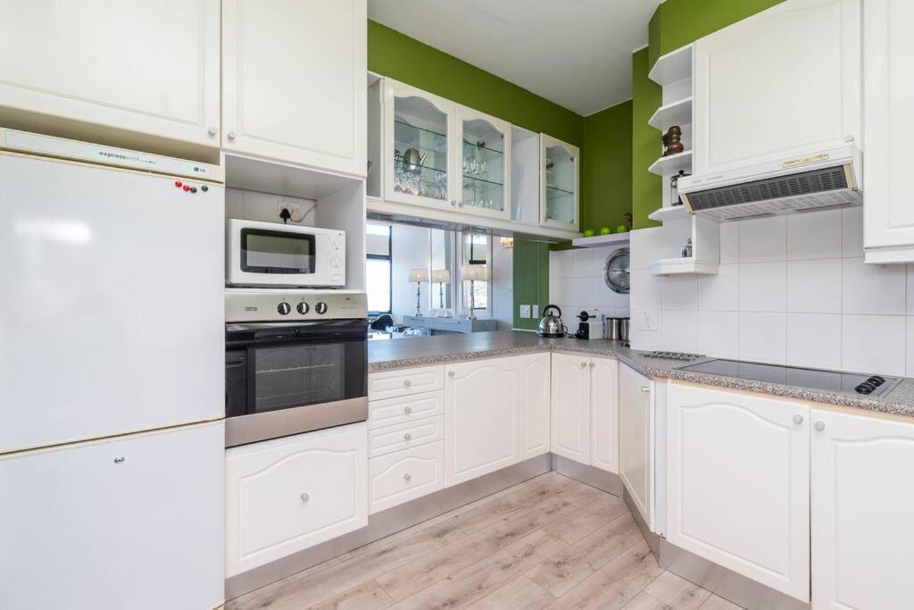 2 Bed - Breathtaking Views - 20th Floor Apartment