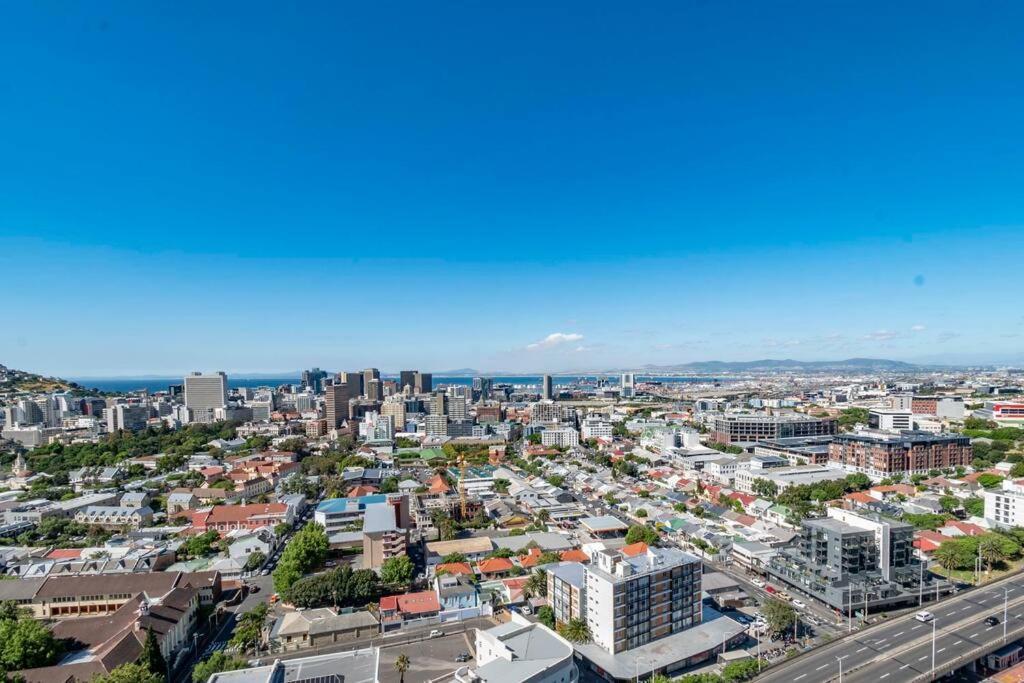 2 Bed - Breathtaking Views - 20th Floor Apartment Cape Town