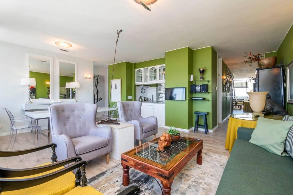 2 Bed - Breathtaking Views - 20th Floor Cape Town