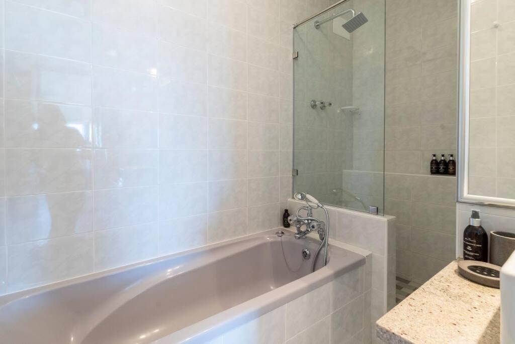 2 Bed - Breathtaking Views - 20th Floor Apartment