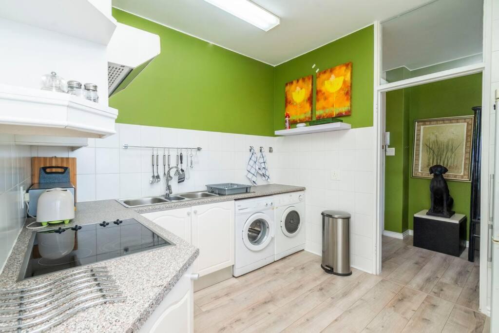 2 Bed - Breathtaking Views - 20th Floor Apartment